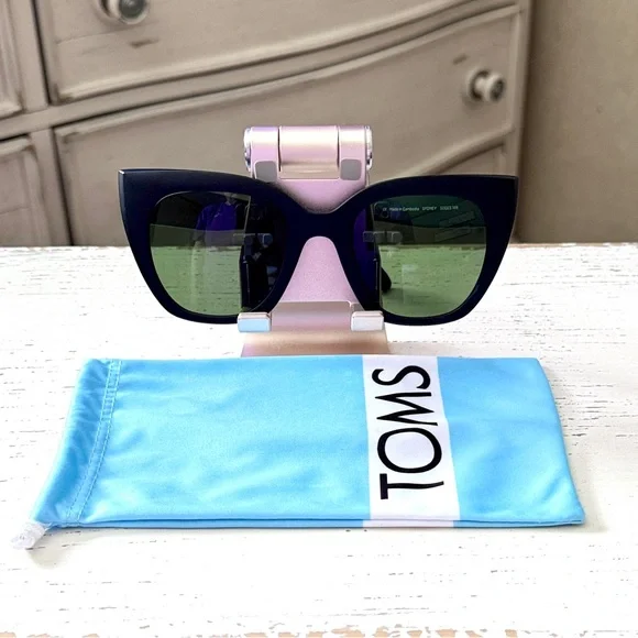 TOMS Sydney Traveler Black/Olive Sunglasses - Picture 3 of 12